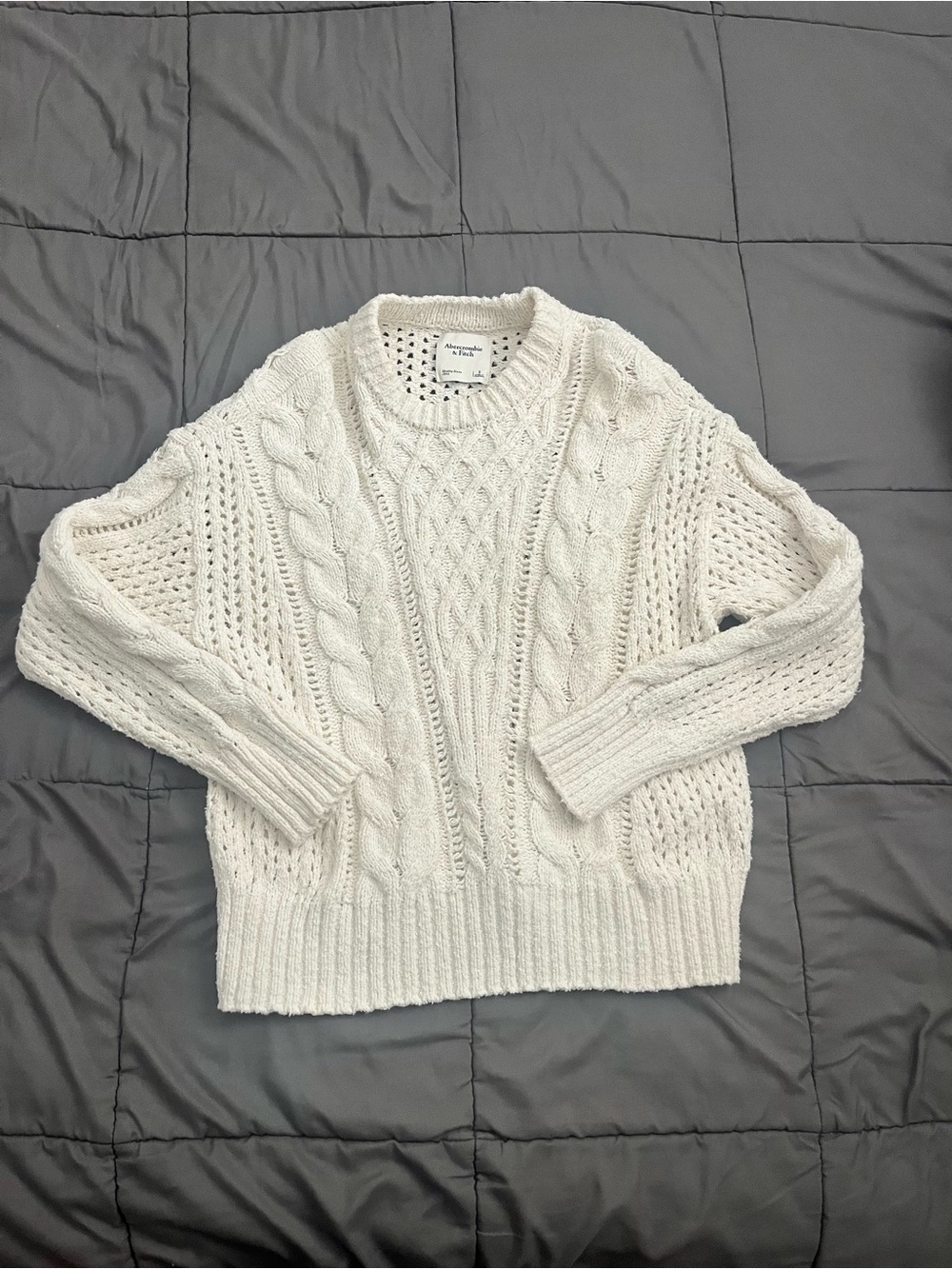 Women’s Cream Cable Knit Sweater - Brand: